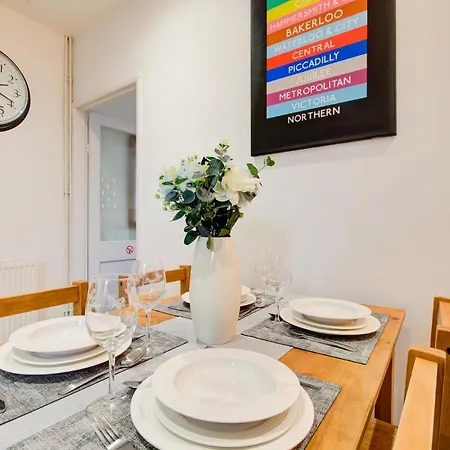 Statera Apartments - 2-Bed House In Stratford Londra Esterno foto