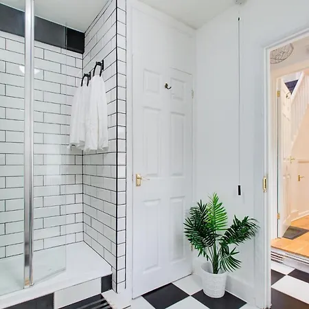 Statera Apartments - 2-Bed House In Stratford Londra Esterno foto